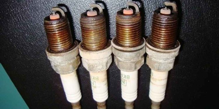 Tìm hiểu những dấu hiệu cho thấy bugi đang bị hỏng