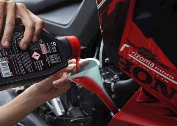 Hướng dẫn cách thay nhớt xe máy tại nhà