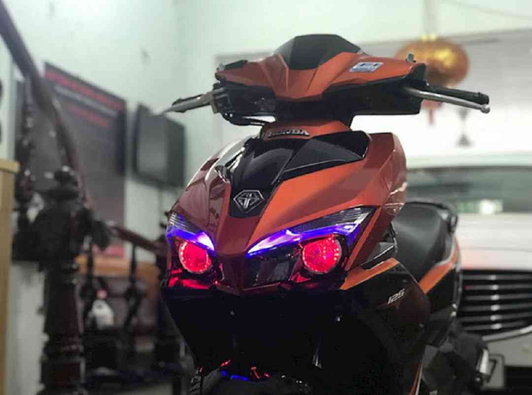 Tại sao nên độ đèn LED xe máy?