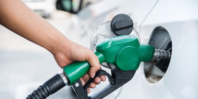 1 lít xăng đi được bao nhiêu km và mức tiêu hao nhiên liệu 