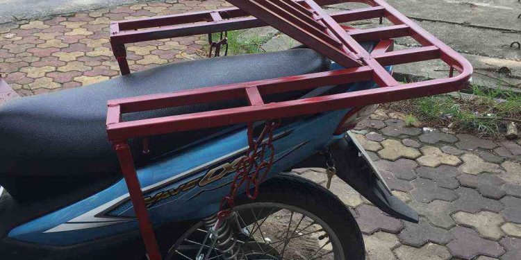 Giá chở hàng xe máy là gì?