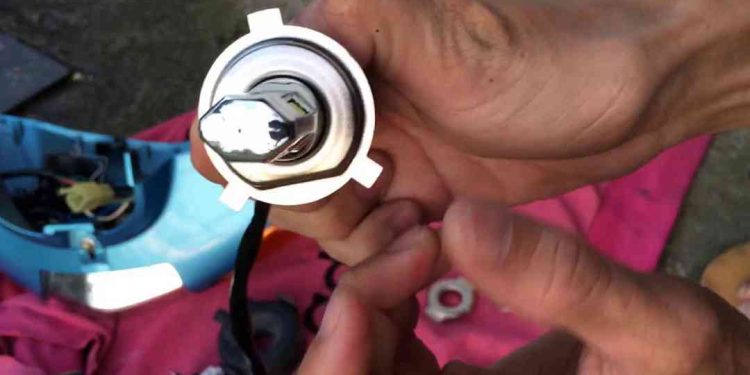 Hướng dẫn cách thay đèn LED cho xe máy